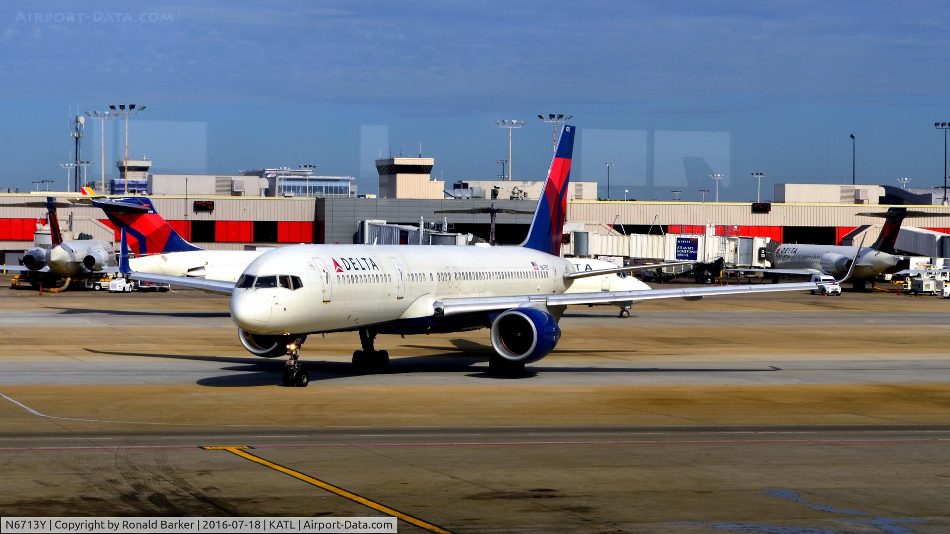 N6713Y, 2000 Boeing 757-232 C/N 30777, Taxi Atlanta