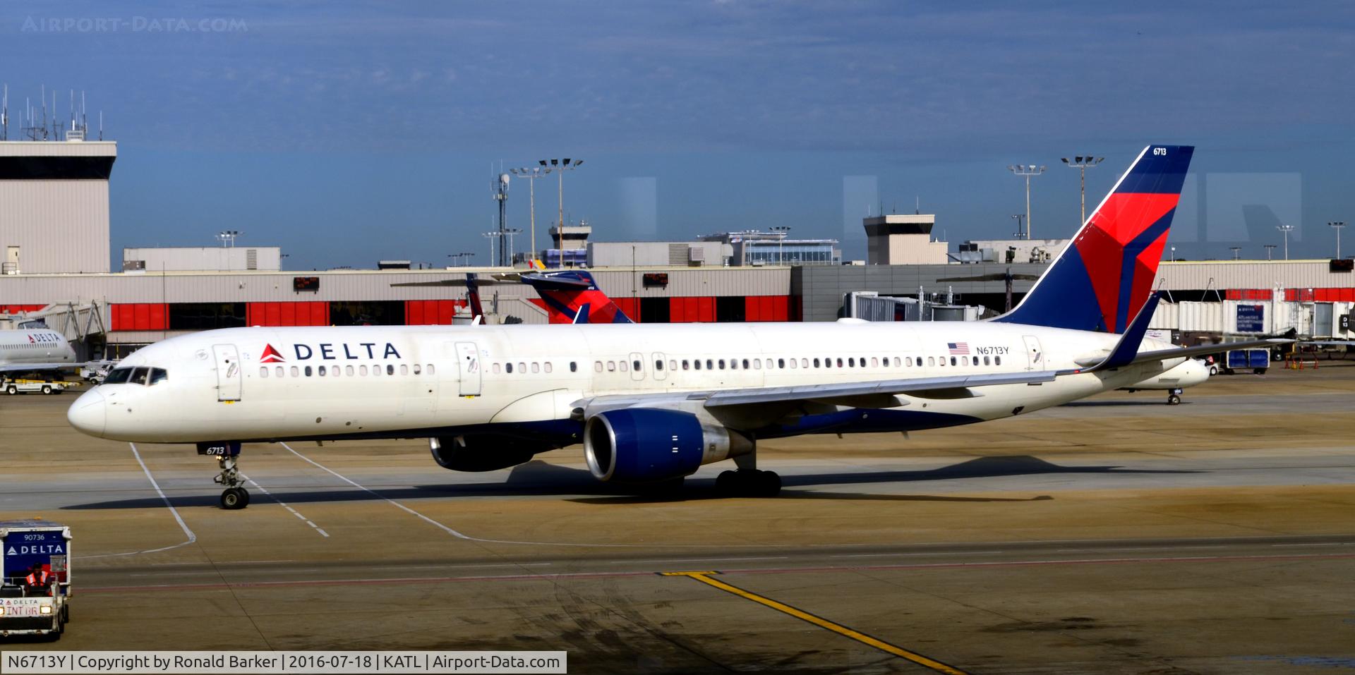 N6713Y, 2000 Boeing 757-232 C/N 30777, Taxi Atlanta