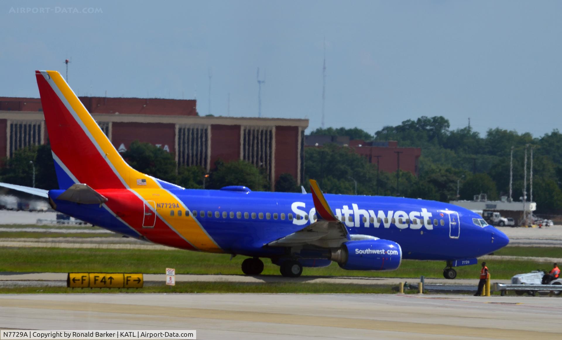 N7729A, 2006 Boeing 737-76N C/N 32675, Taxi Atlanta