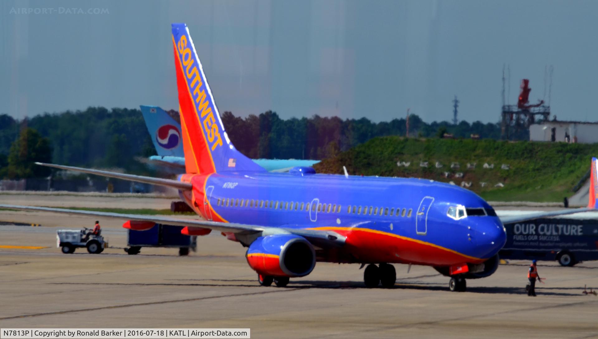 N7813P, 2001 Boeing 737-7K9 C/N 30041, Taxi Atlanta