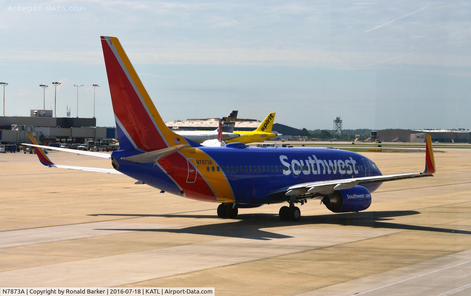 N7873A, 2004 Boeing 737-7Q8 C/N 29350, Taxi Atlanta