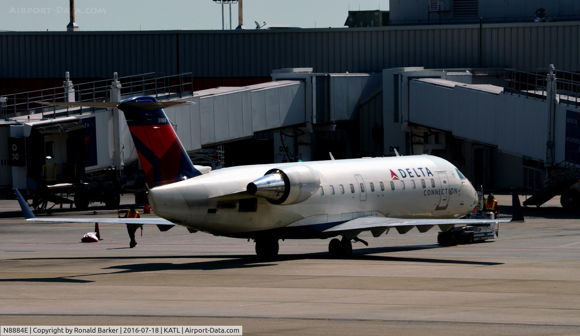 N8884E, 2003 Bombardier CRJ-200 (CL-600-2B19) C/N 7884, Pushback Atlanta