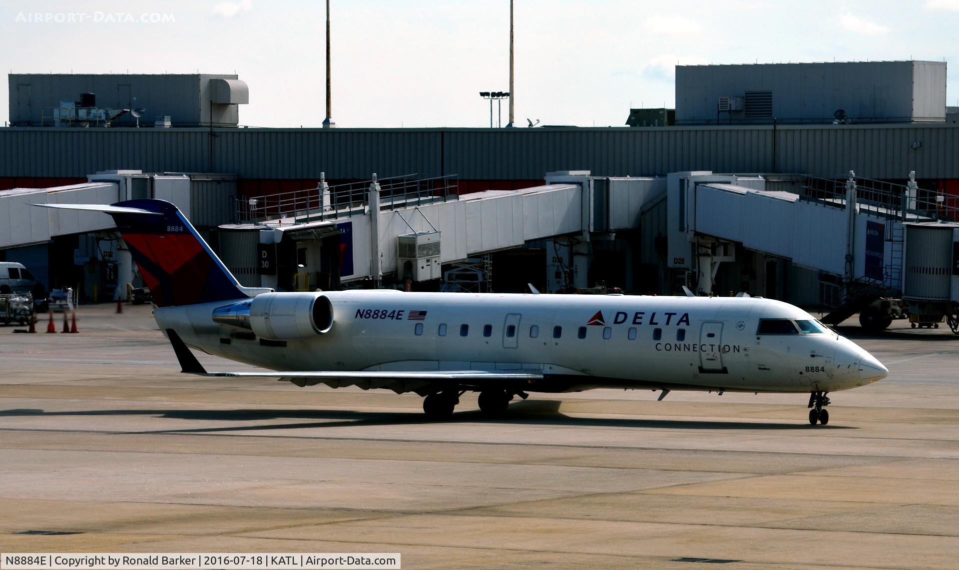 N8884E, 2003 Bombardier CRJ-200 (CL-600-2B19) C/N 7884, Taxi Atlanta