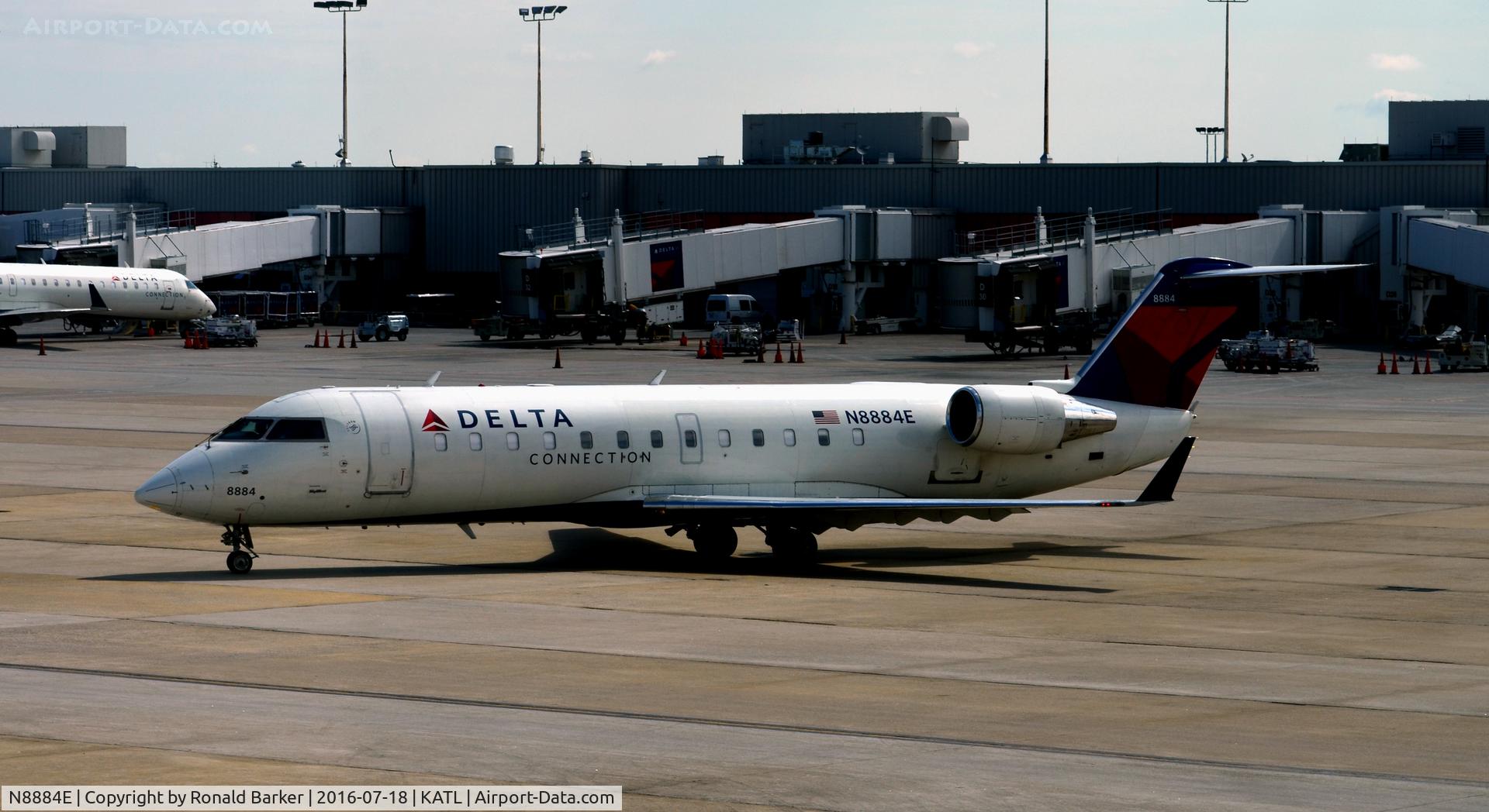 N8884E, 2003 Bombardier CRJ-200 (CL-600-2B19) C/N 7884, Taxi Atlanta
