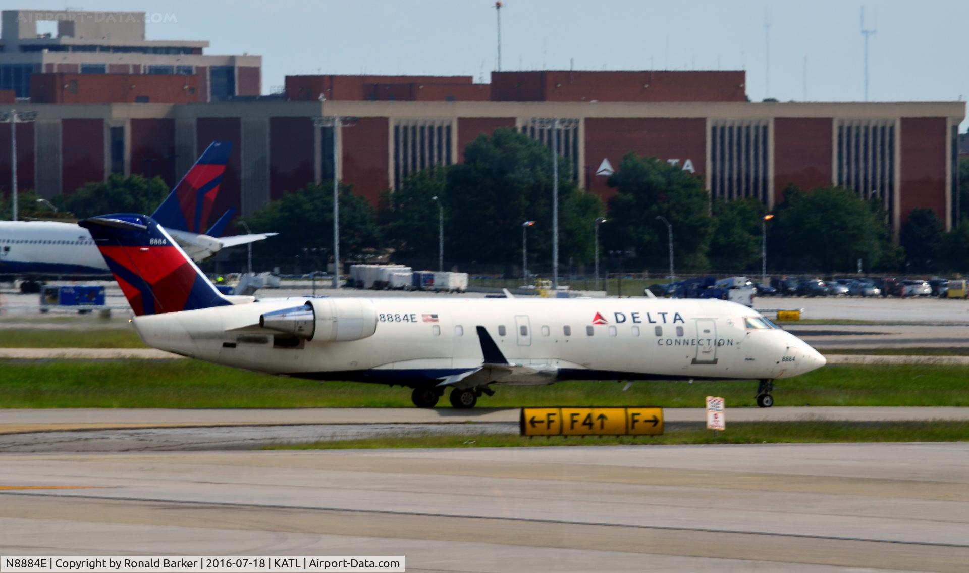 N8884E, 2003 Bombardier CRJ-200 (CL-600-2B19) C/N 7884, Taxi Atlanta