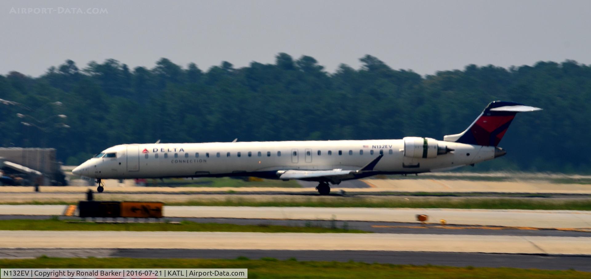 N132EV, 2008 Bombardier CRJ-900ER (CL-600-2D24) C/N 15219, Landing Atlanta