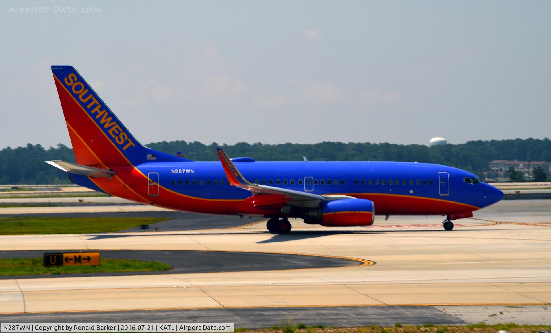 N287WN, 2007 Boeing 737-7H4 C/N 32537, Taxi Atlanta