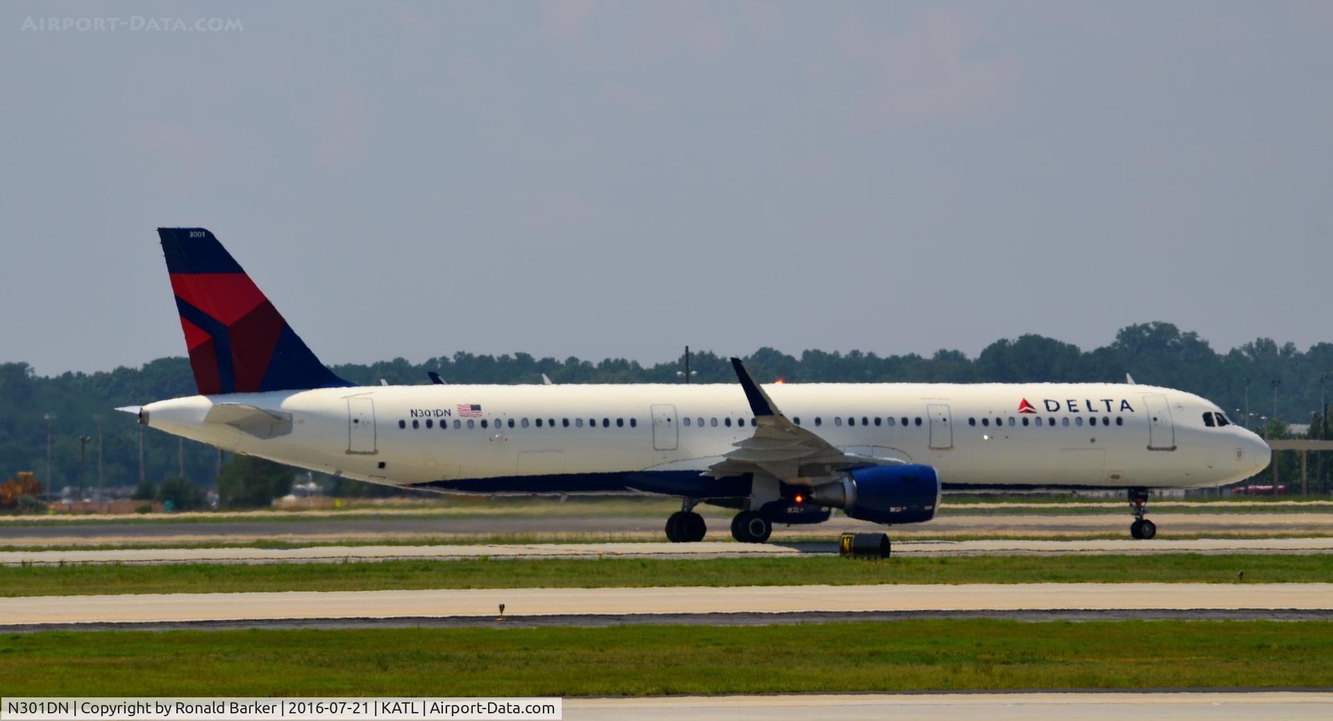 N301DN, 2016 Airbus A321-211 C/N 6923, Taxi Atlanta