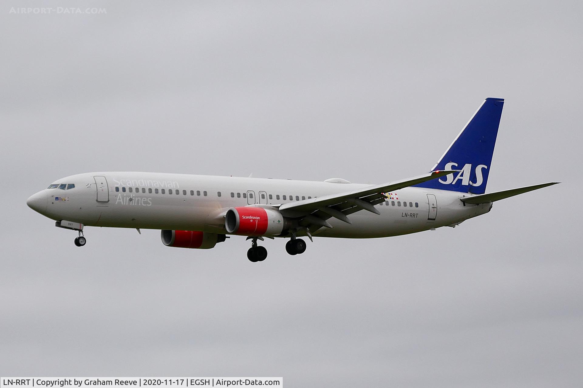 LN-RRT, 2001 Boeing 737-883 C/N 28326, On approach to Norwich.