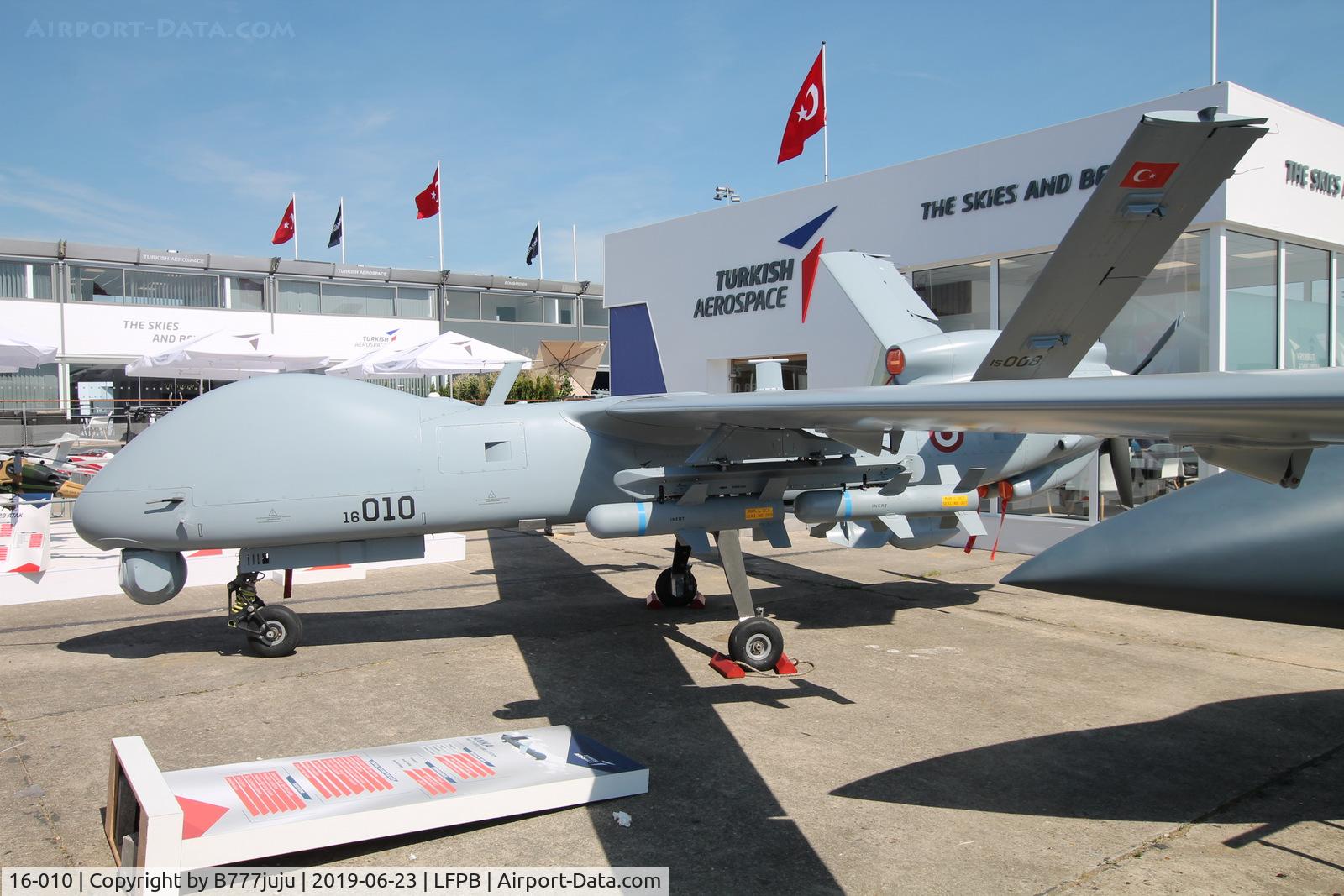 16-010, TAI Anka-S (UAV) C/N N/A 2, on display at SIAE 2019Moke-Up: rudder 15-005, fuselage 16-010