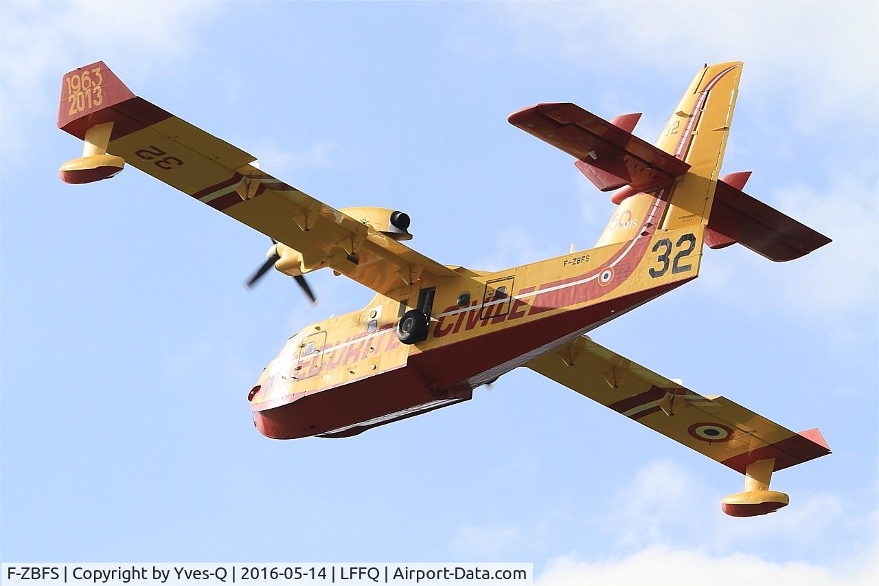 F-ZBFS, Canadair CL-215-6B11 CL-415 C/N 2001, Canadair CL-415, On display, La Ferté-Alais airfield (LFFQ) Air show 2016