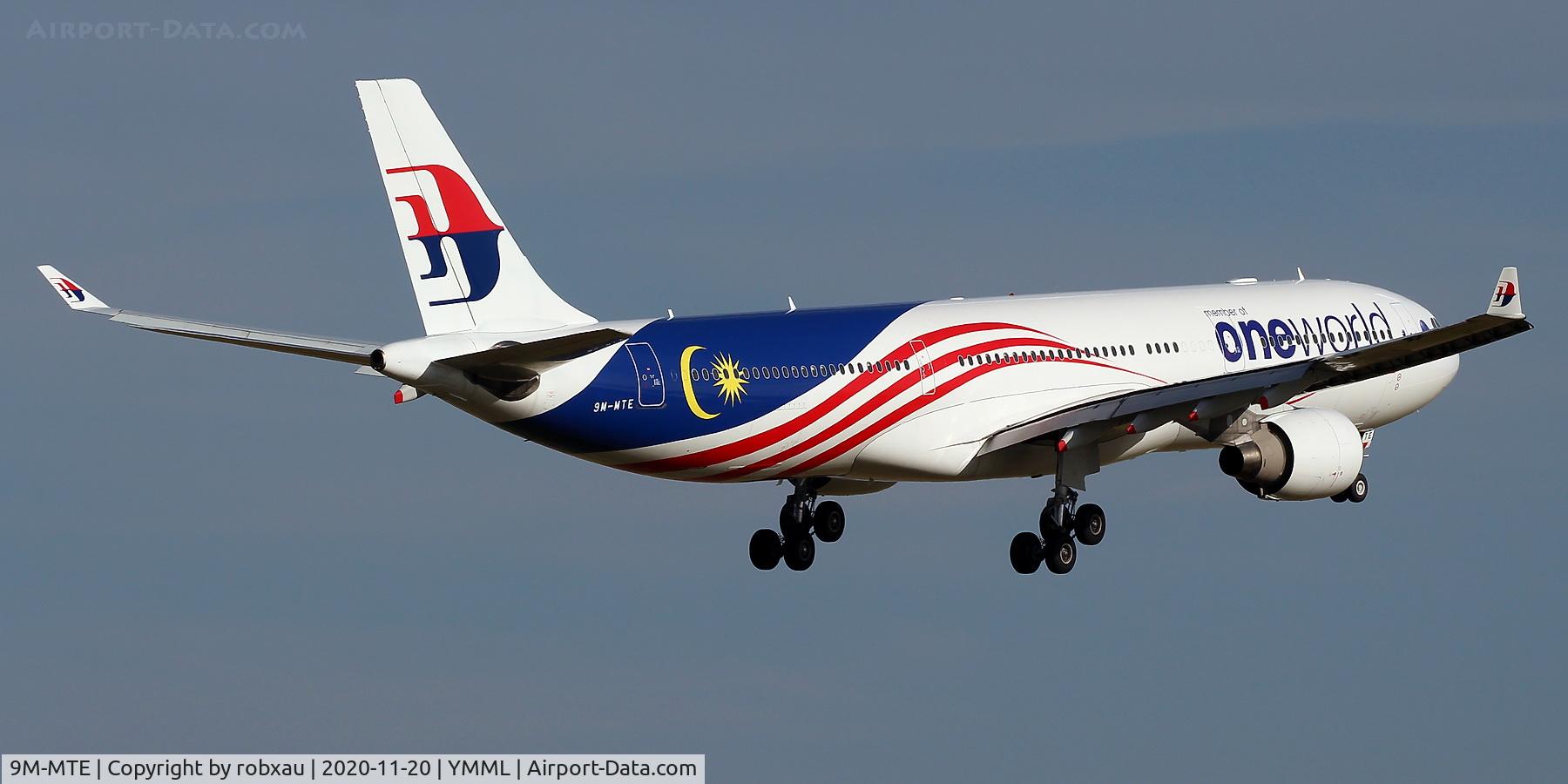 9M-MTE, Airbus A330-323X C/N 1243, Malaysian Airlines A330-300 9M-MTE showing both its One World titles and the new Negaraku flag scheme on short final for  Runway 16 at Melbourne