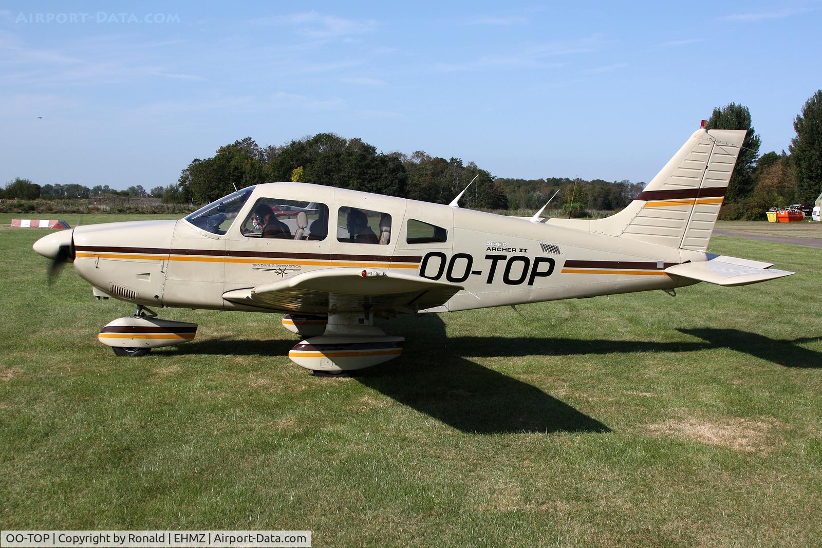 OO-TOP, Piper PA-28-181 C/N 288390085, at ehmz