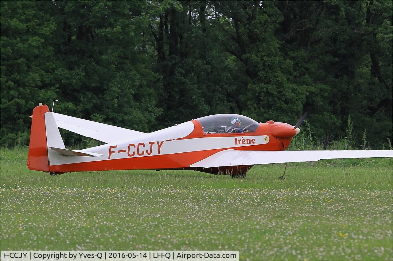 F-CCJY, 1974 Scheibe SF-28A Tandem-Falke Tandem Falke C/N 5763, Scheibe SF-28A Tandem Falke, Landing, La Ferté-Alais airfield (LFFQ) Airshow 2016