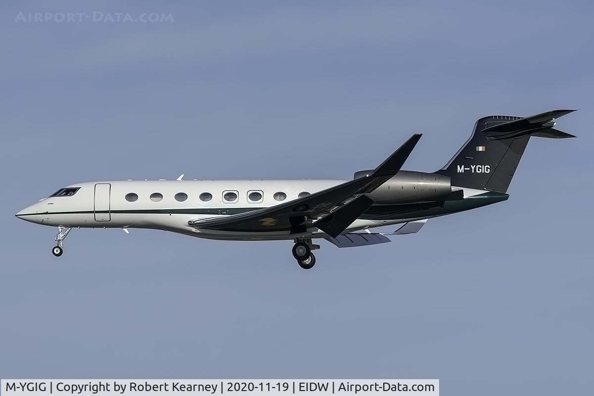 M-YGIG, 2017 Gulfstream G-VI (G650ER) C/N 6305, Short final r/w 28L