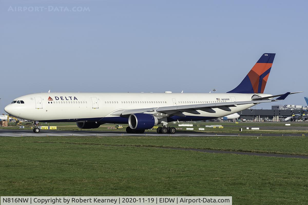 N816NW, 2007 Airbus A330-323X C/N 0827, Lining up r/w 28L