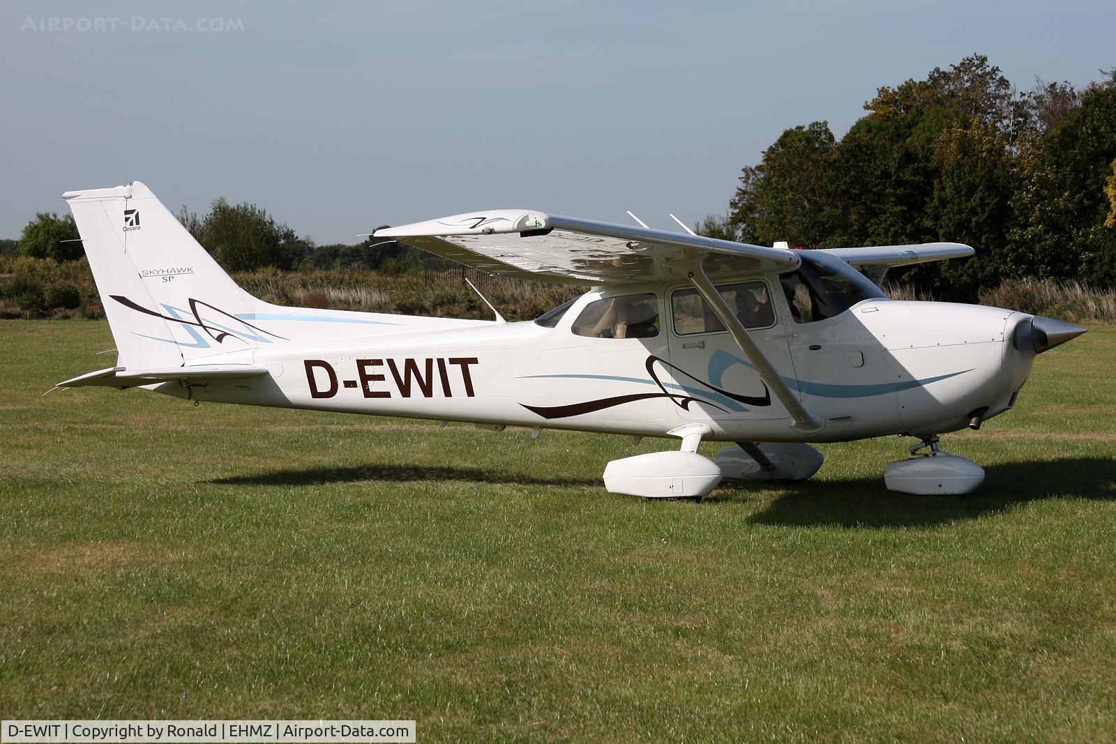 D-EWIT, 2008 Cessna 172S Skyhawk SP C/N 172S10803, at ehmz