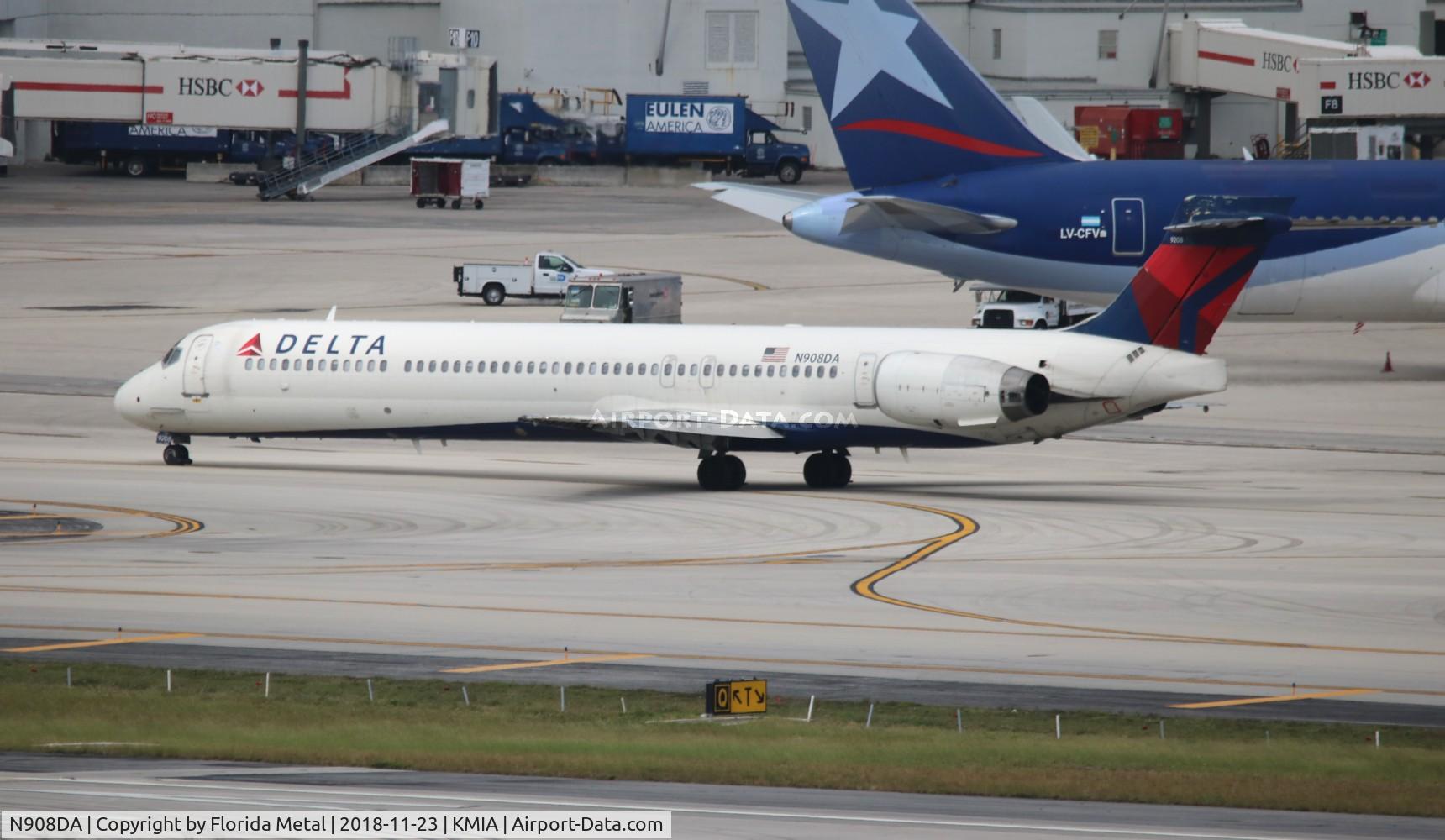 N908DA, 1995 McDonnell Douglas MD-90-30 C/N 53388, MIA spotting 2018