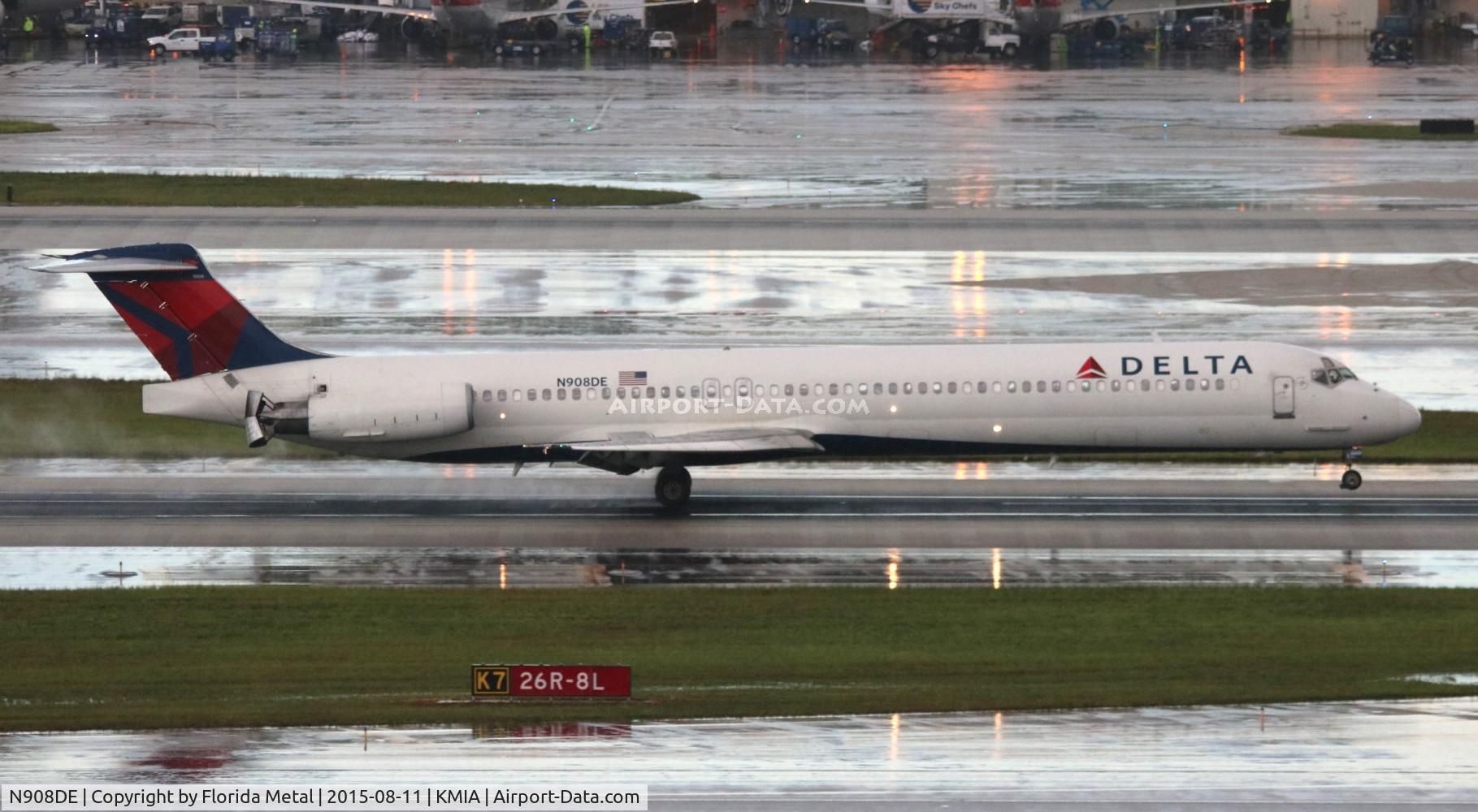 N908DE, 1992 McDonnell Douglas MD-88 C/N 53417, MIA spotting 2015