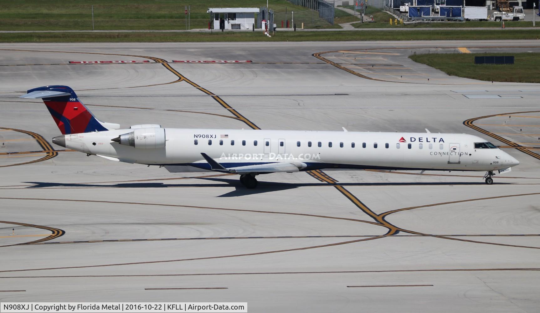N908XJ, 2007 Bombardier CRJ-900ER (CL-600-2D24) C/N 15140, FLL spotting 2016