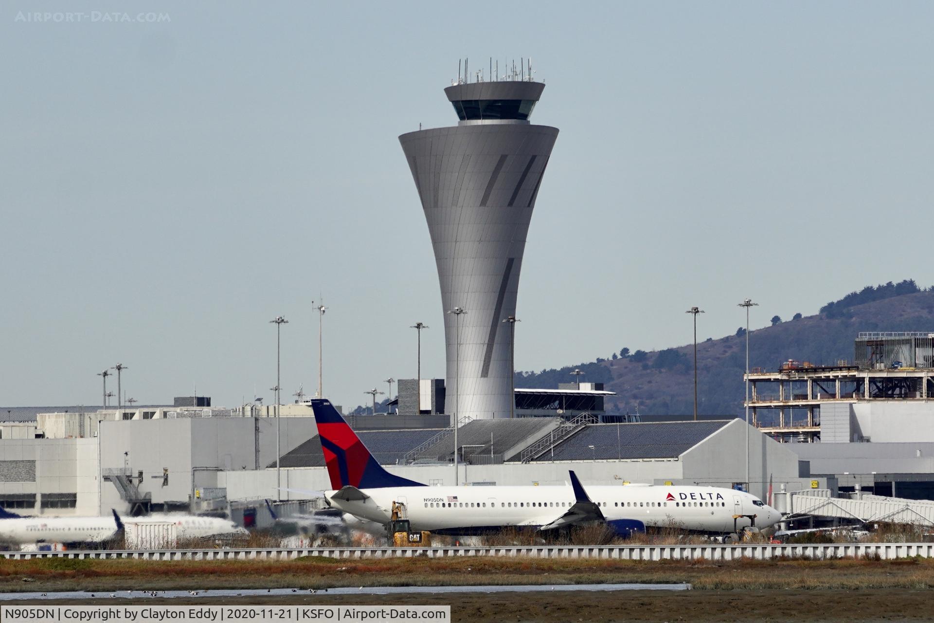 N905DN, 2018 Boeing 737-900ER C/N 32009, SFO 2020.