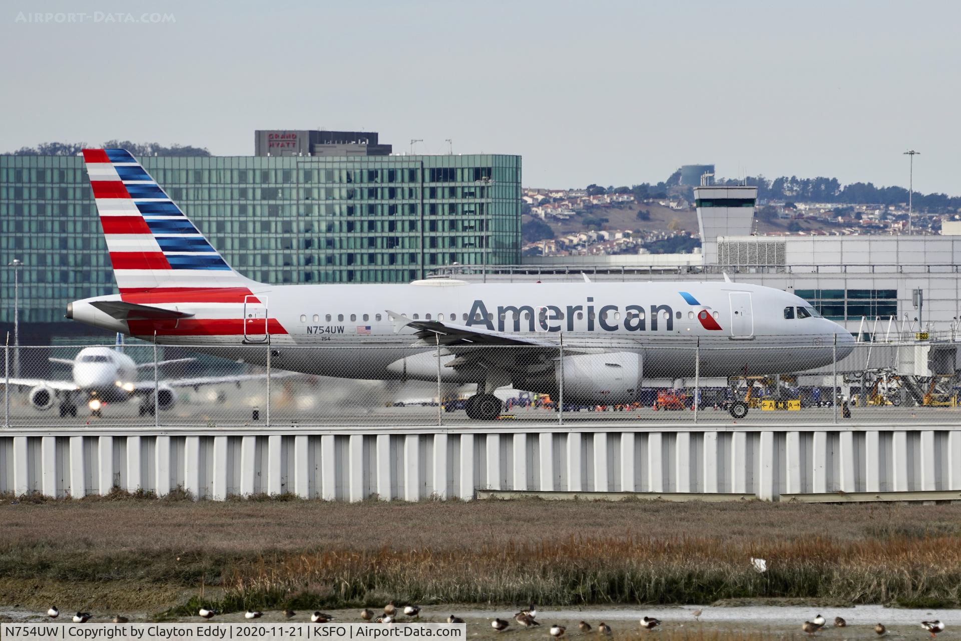 N754UW, 2000 Airbus A319-112 C/N 1328, SFO 2020.