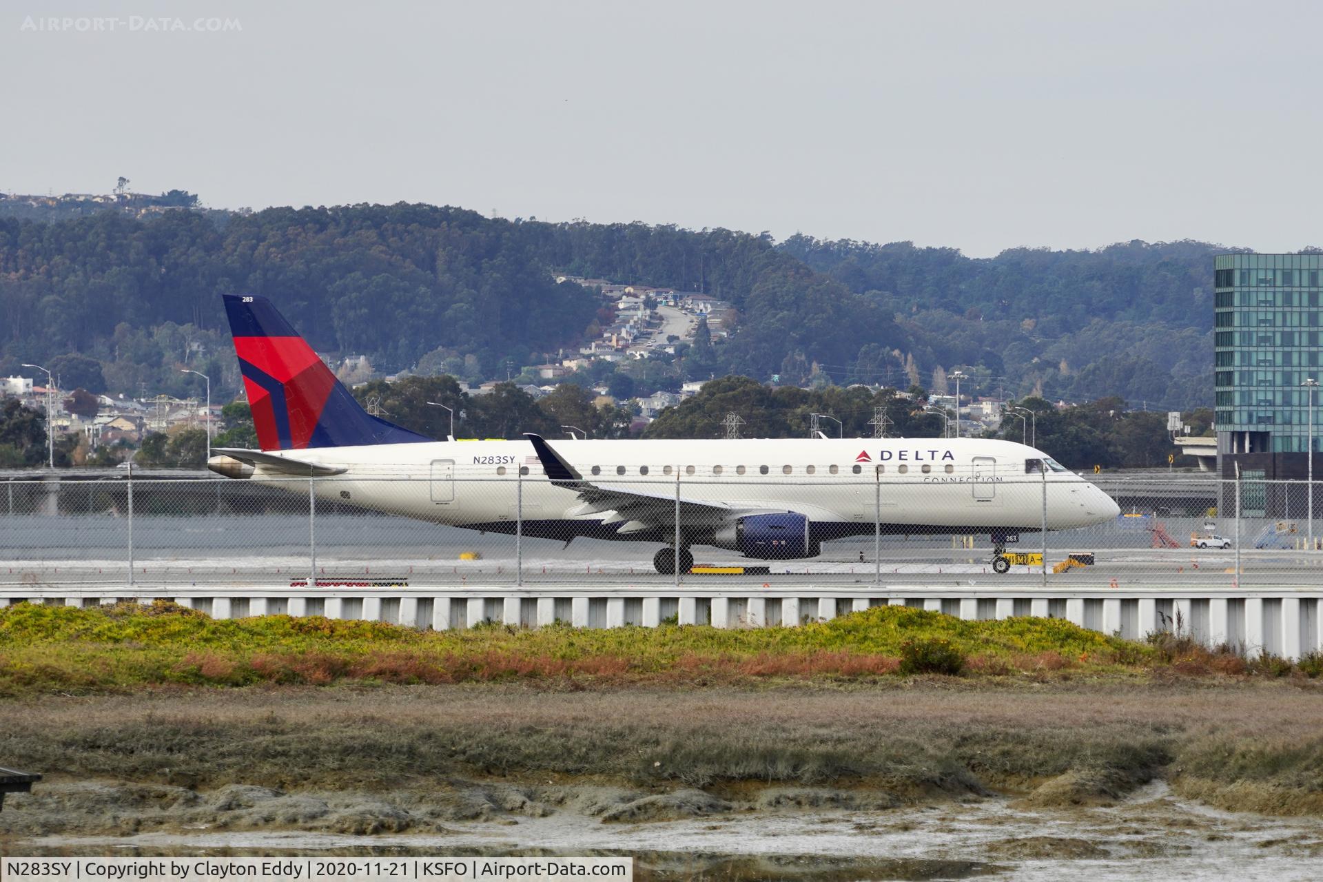 N283SY, 2018 Embraer 175LR (ERJ-170-200LR) C/N 17000748, SFO 2020.