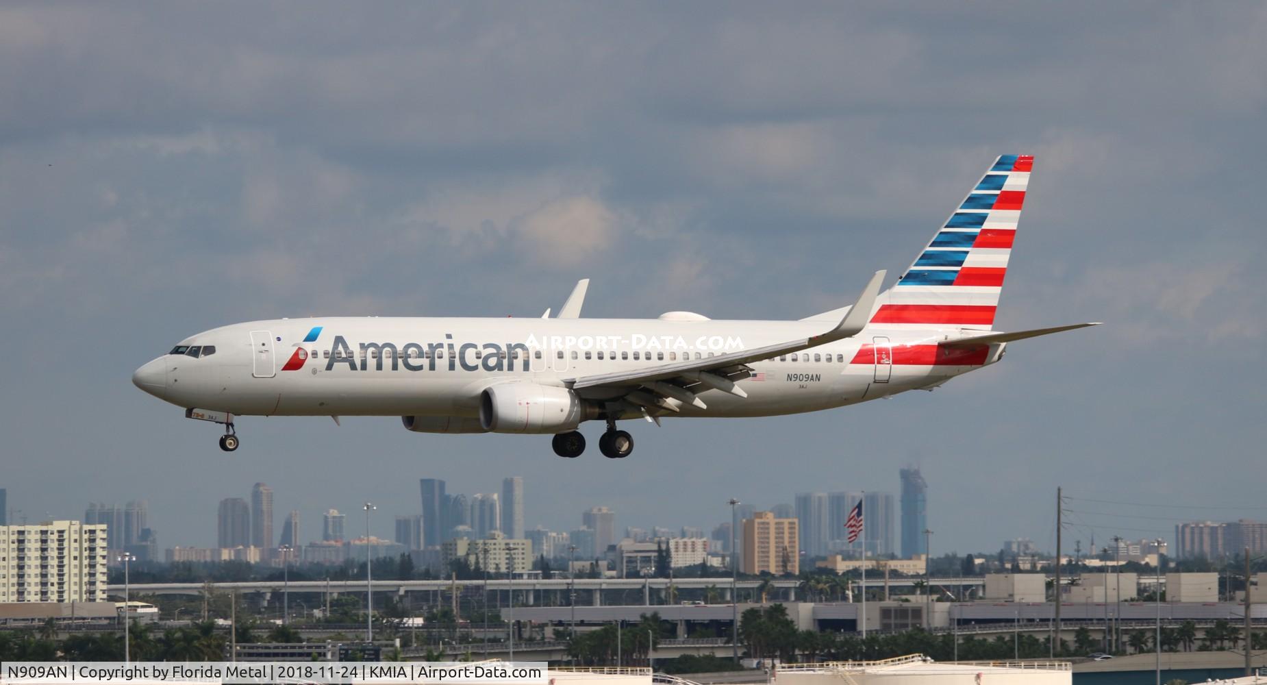 N909AN, 1999 Boeing 737-823 C/N 29511, MIA spotting 2018