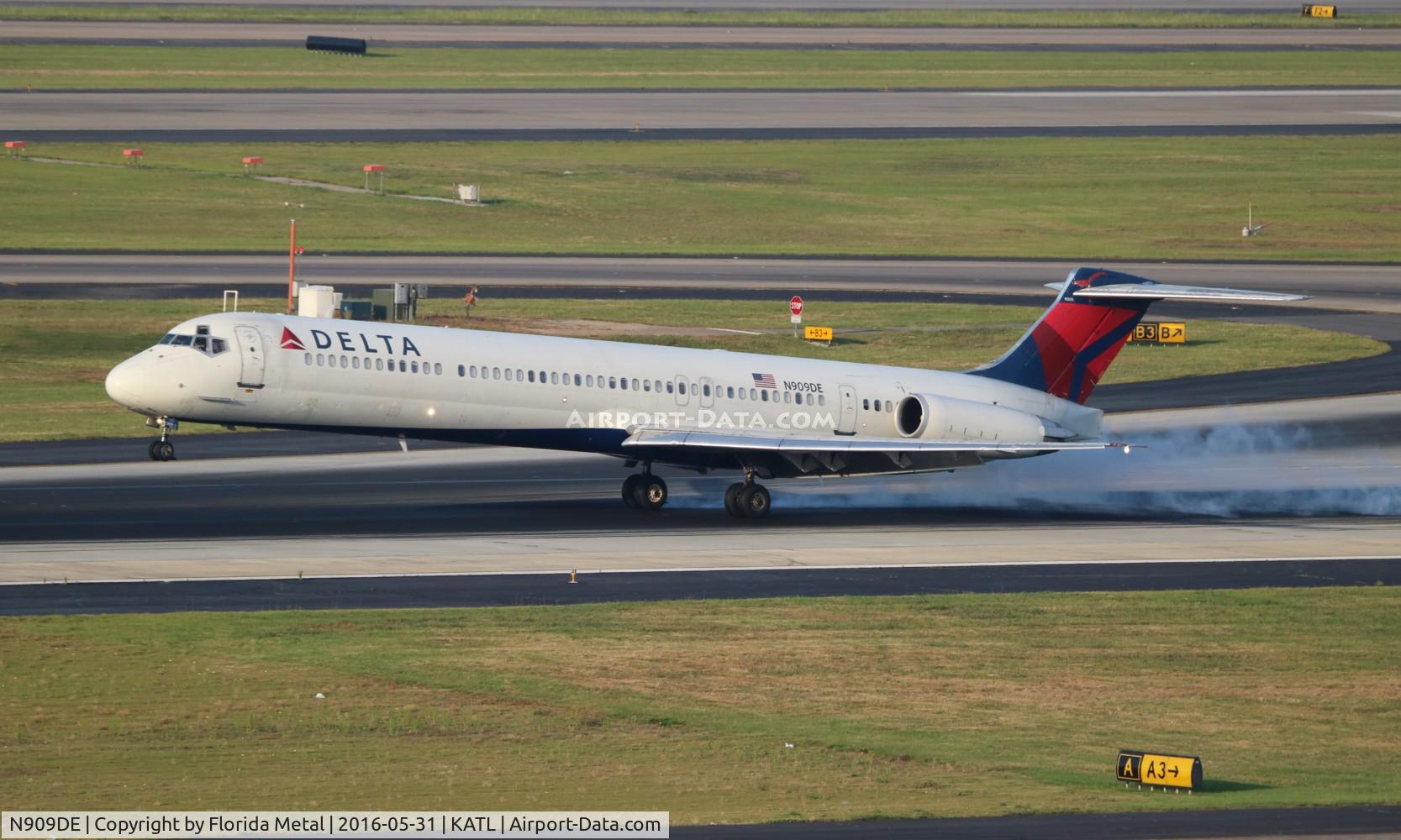 N909DE, 1992 McDonnell Douglas MD-88 C/N 53418, ATL spotting 2016