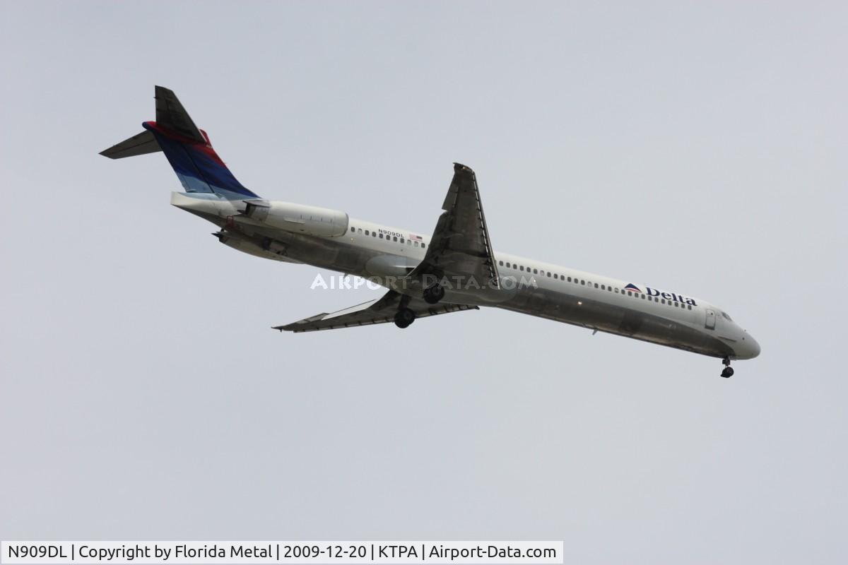 N909DL, 1987 McDonnell Douglas MD-88 C/N 49540, TPA spotting 2009
