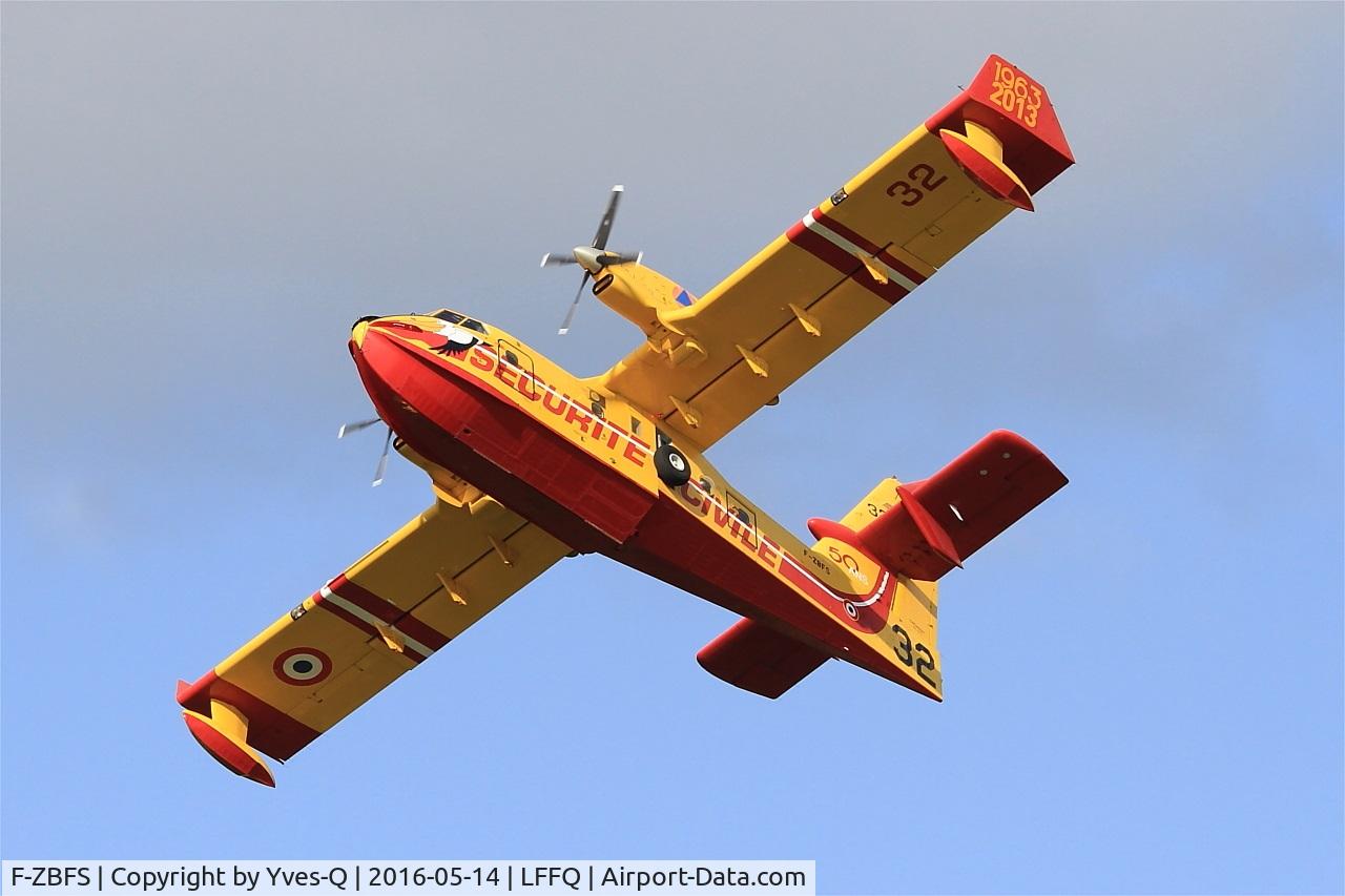 F-ZBFS, Canadair CL-215-6B11 CL-415 C/N 2001, Canadair CL-415, On display, La Ferté-Alais airfield (LFFQ) Air show 2016
