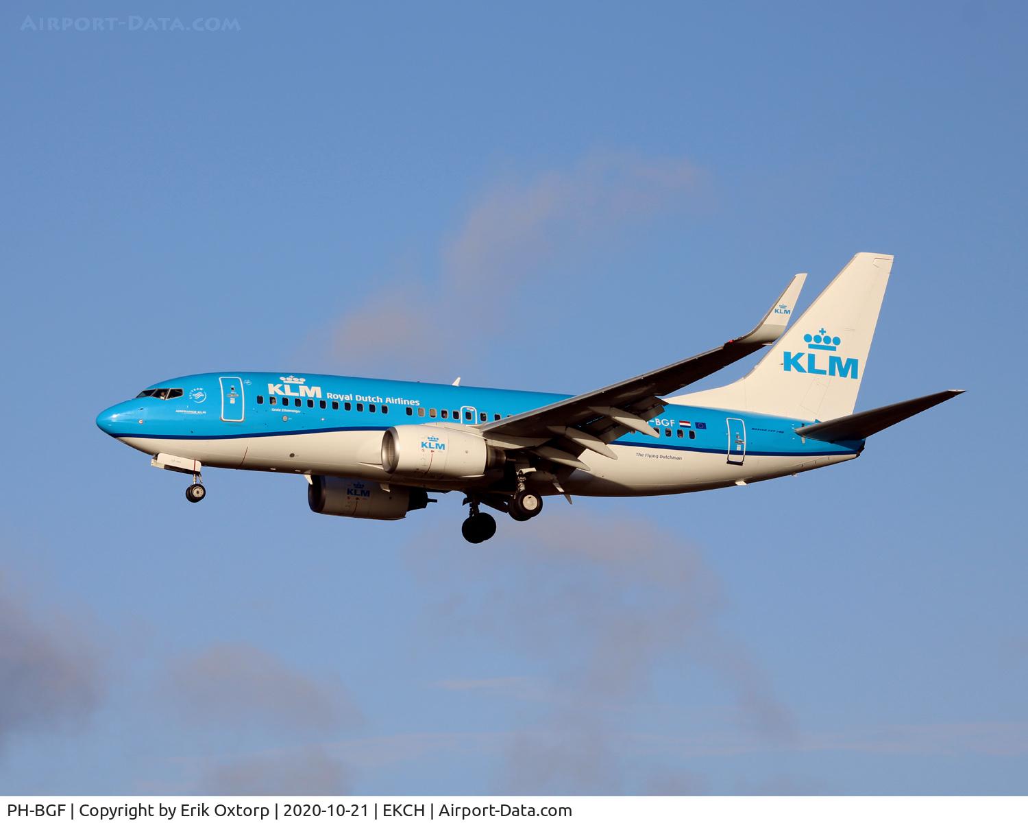 PH-BGF, 2008 Boeing 737-7K2 C/N 30365, PH-BGF landing rw 22L