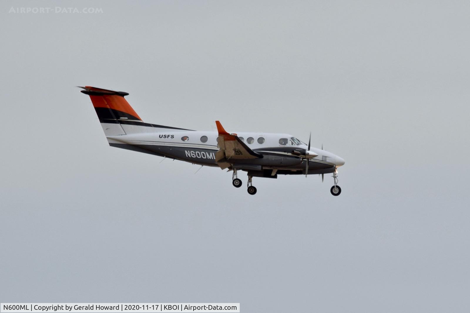 N600ML, 2009 Hawker Beechcraft B200GT King Air C/N BY-87, Landing 10L.