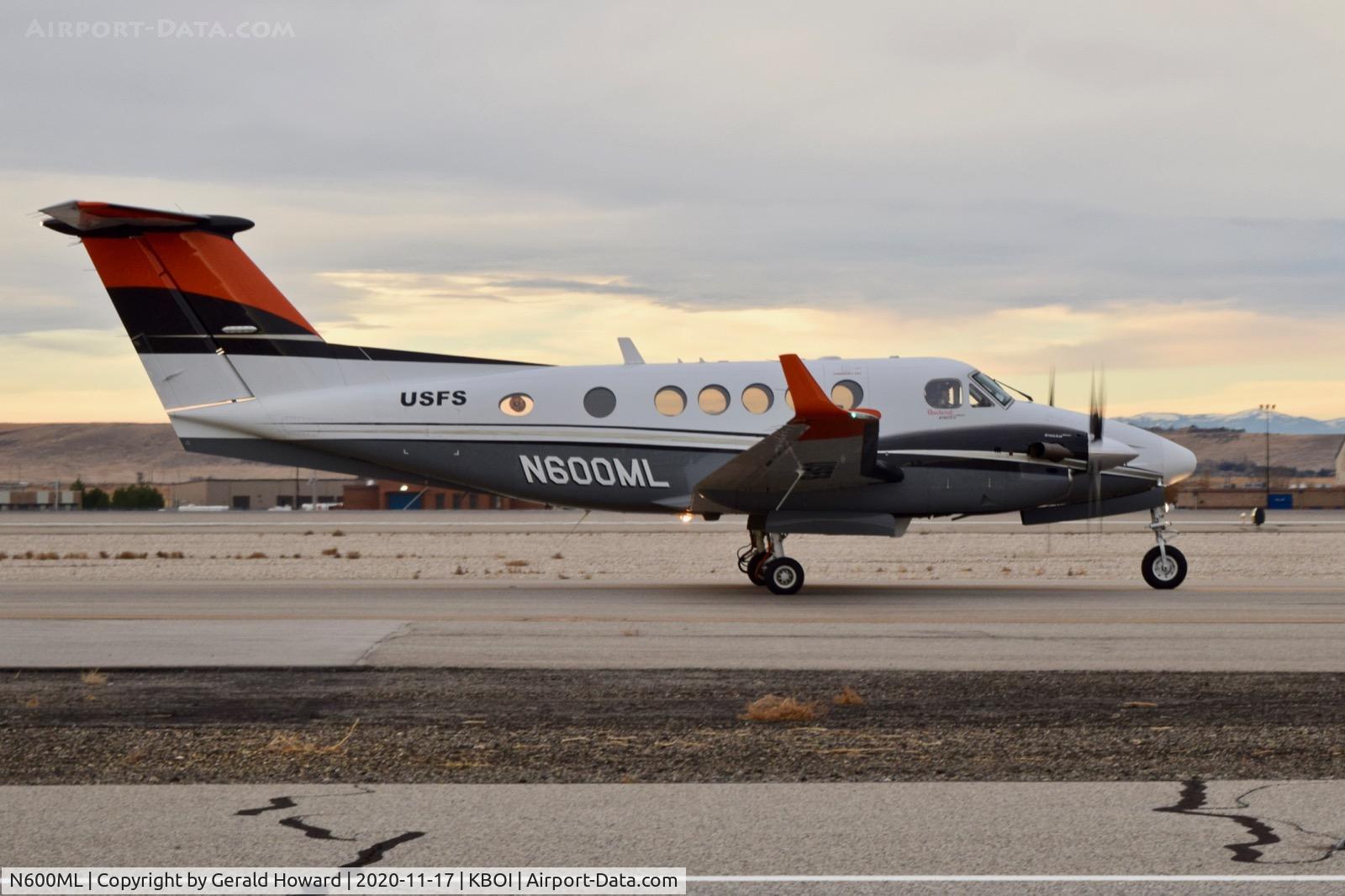N600ML, 2009 Hawker Beechcraft B200GT King Air C/N BY-87, Taxiing on Alpha.