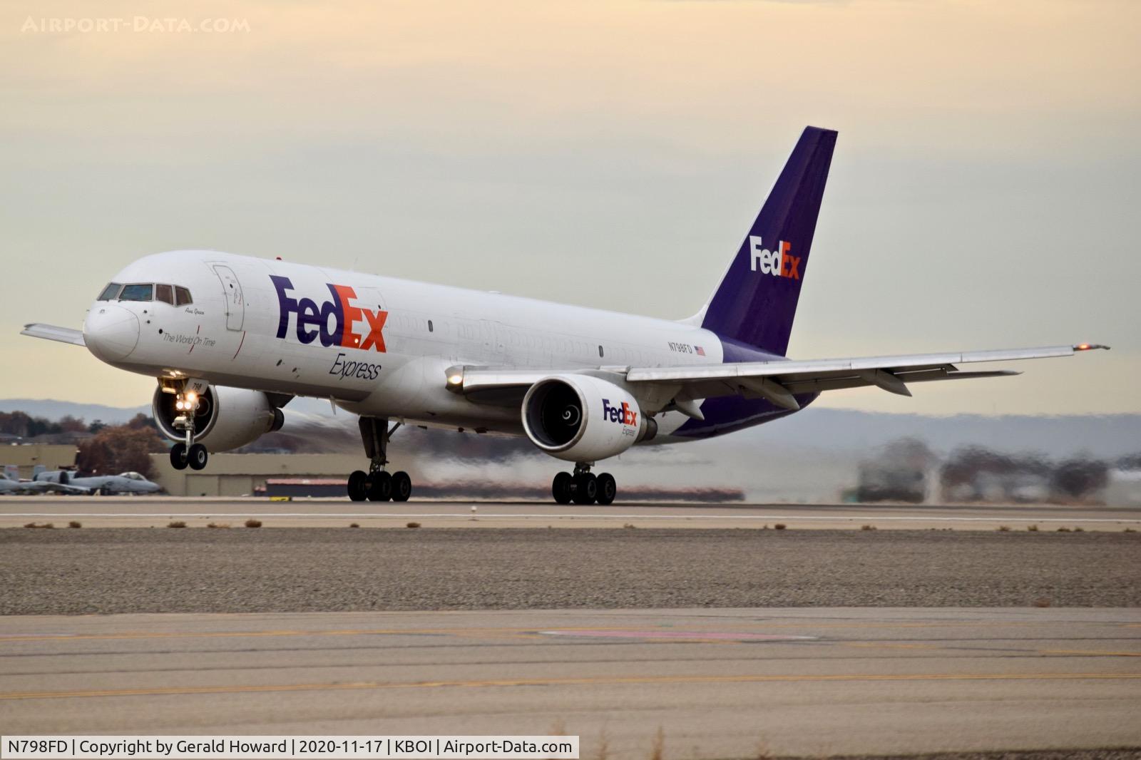 N798FD, 1996 Boeing 757-222(SF) C/N 28144, Take off run on 10L.