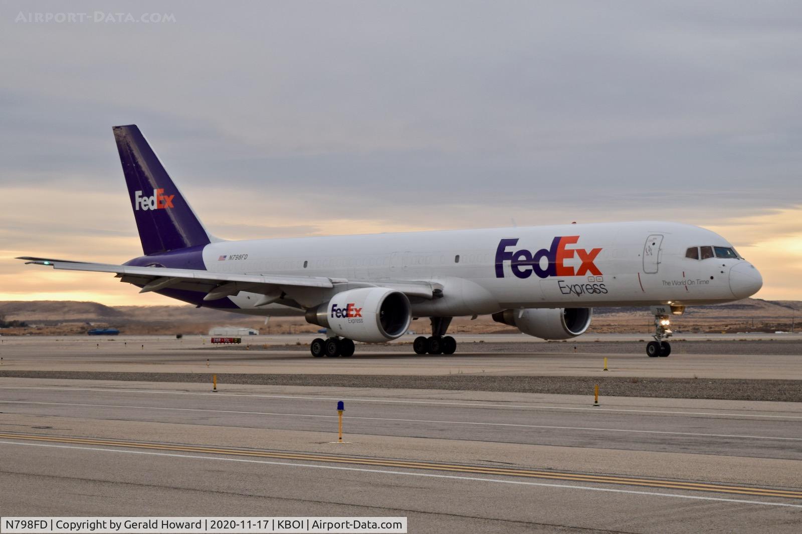 N798FD, 1996 Boeing 757-222(SF) C/N 28144, Taxiing on Alpha.