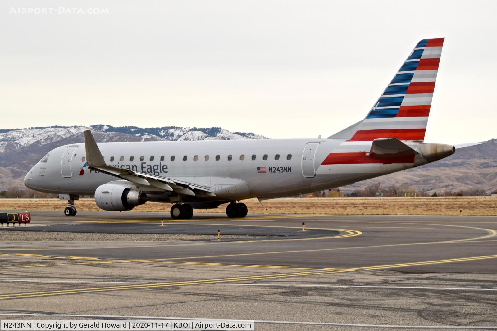 N243NN, 2016 Embraer 175LR (ERJ-170-200LR) C/N 17000604, Waiting on Juliet for clearance onto 10R.