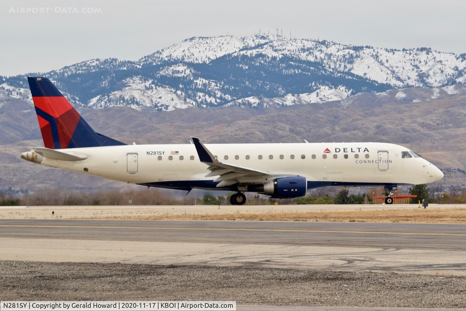 N281SY, 2018 Embraer 175LR (ERJ-170-200LR) C/N 17000746, On RWY 10R.