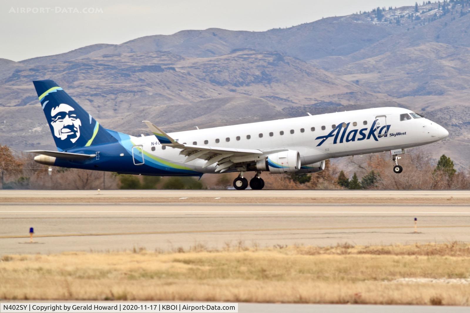 N402SY, 2018 Embraer 175LR (ERJ-170-200LR) C/N 17000733, Landing 10R.