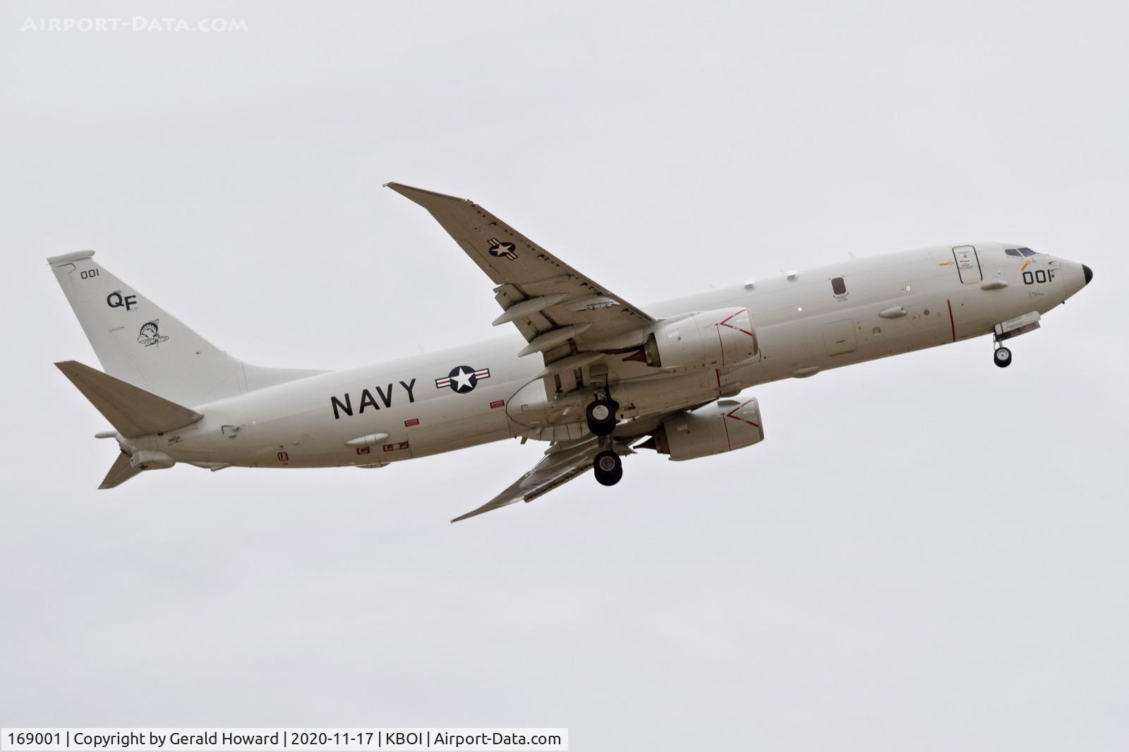 169001, 2016 Boeing P-8A Poseidon C/N 44952, Low approach to 10R.