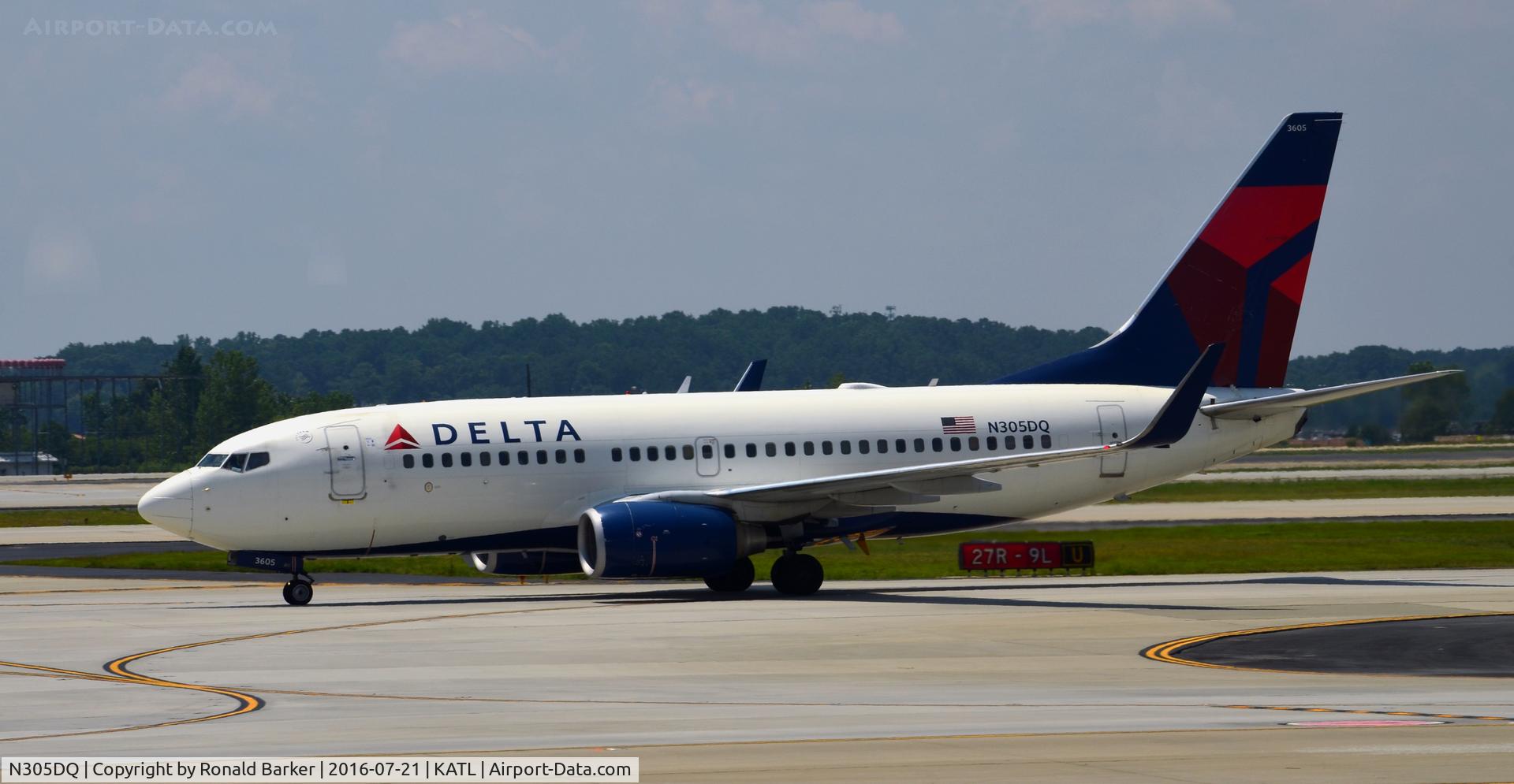 N305DQ, Boeing 737-732 C/N 29645, Taxi Atlanta