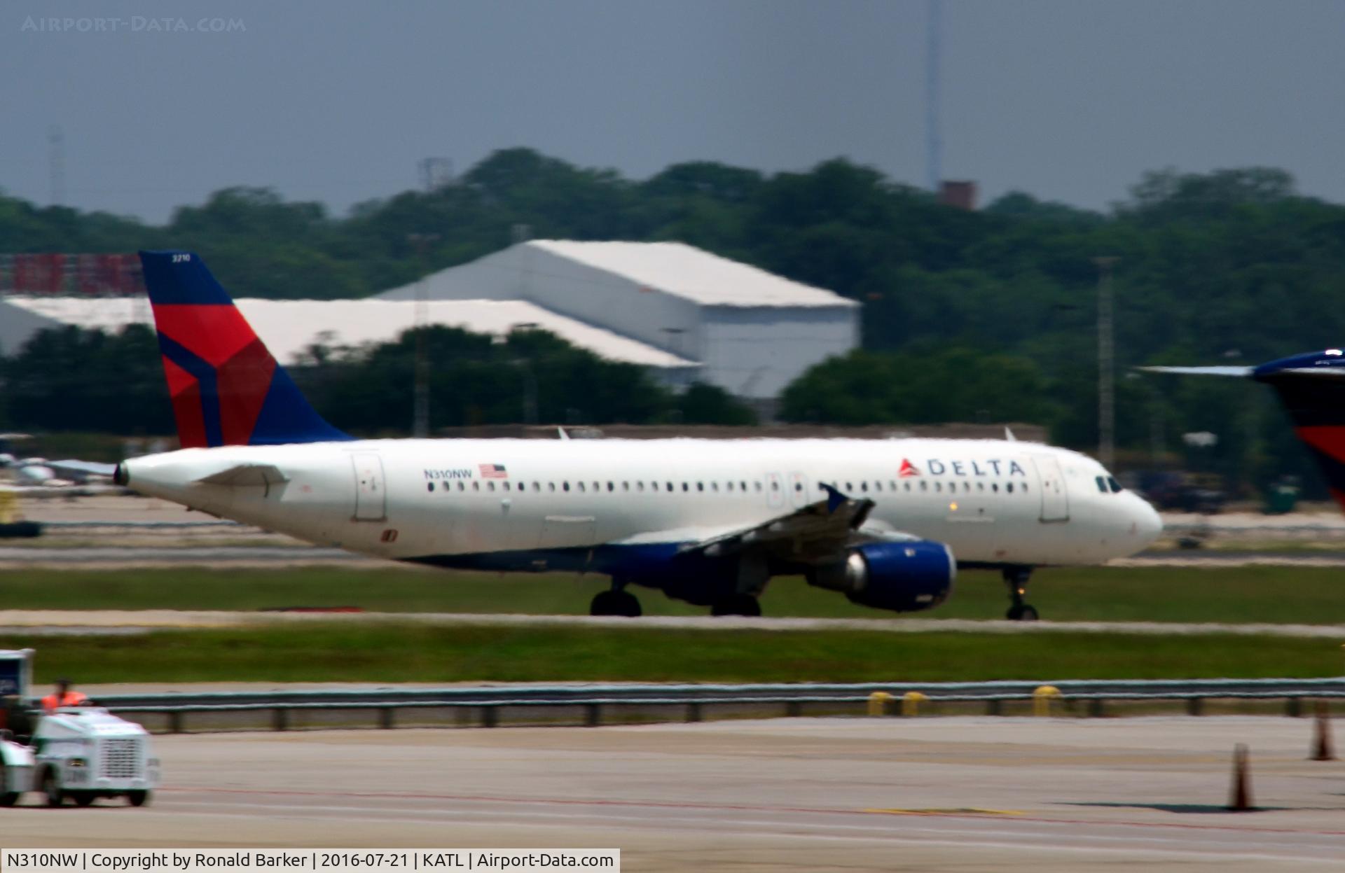 N310NW, 1990 Airbus A320-211 C/N 121, Taxi Atlanta