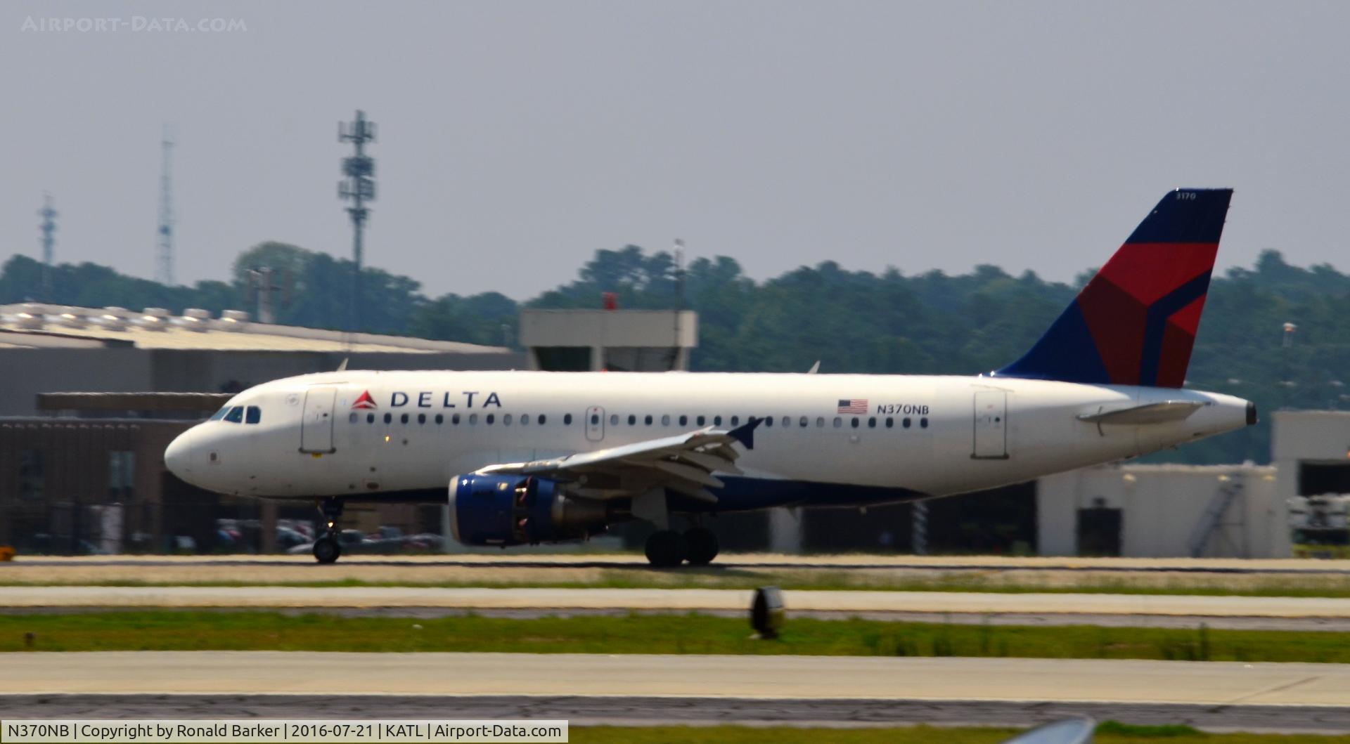 N370NB, 2003 Airbus A319-114 C/N 2087, Landing roll  Atlanta