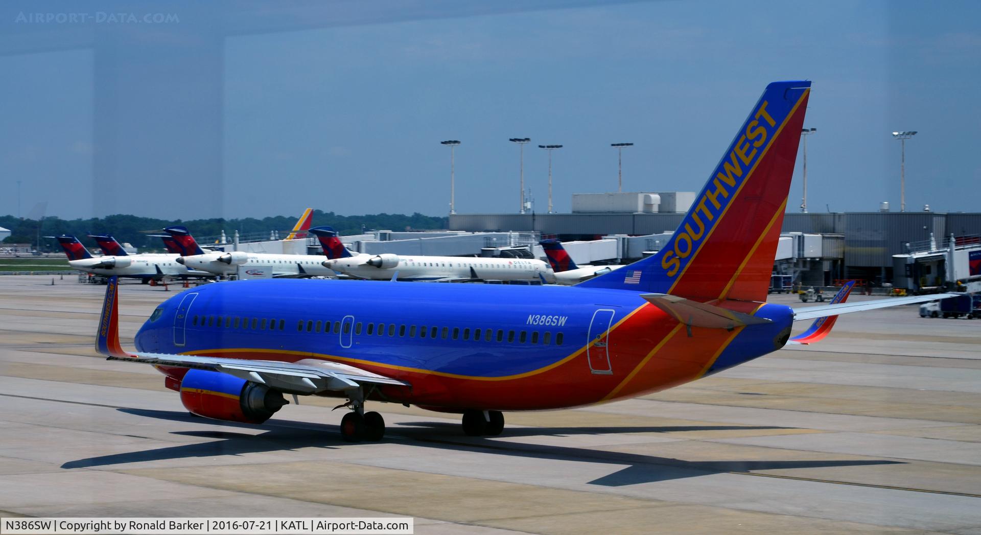 N386SW, 1994 Boeing 737-3H4 C/N 26601, Taxi Atlanta