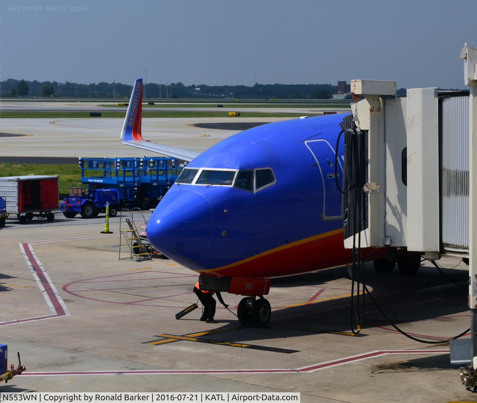 N553WN, 2002 Boeing 737-7BX C/N 30745, Gate C2 Atlanta