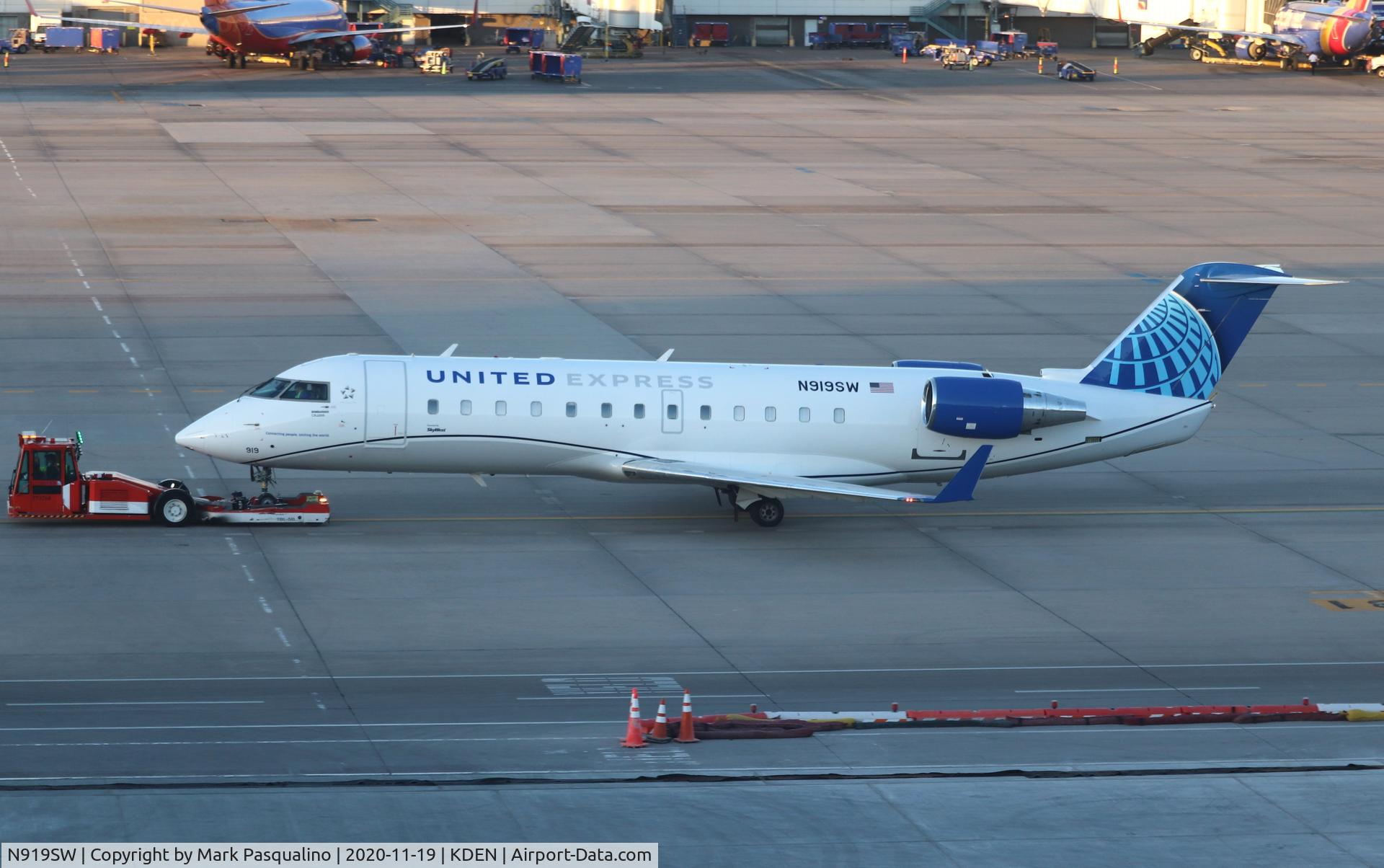 N919SW, 2002 Bombardier CRJ-200LR (CL-600-2B19) C/N 7657, CL-600-2B19