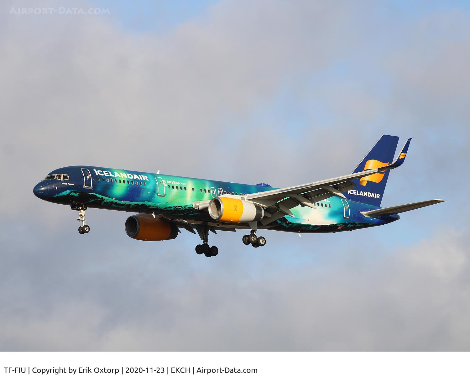 TF-FIU, 1994 Boeing 757-256 C/N 26243, TF-FIU landing rw 22L