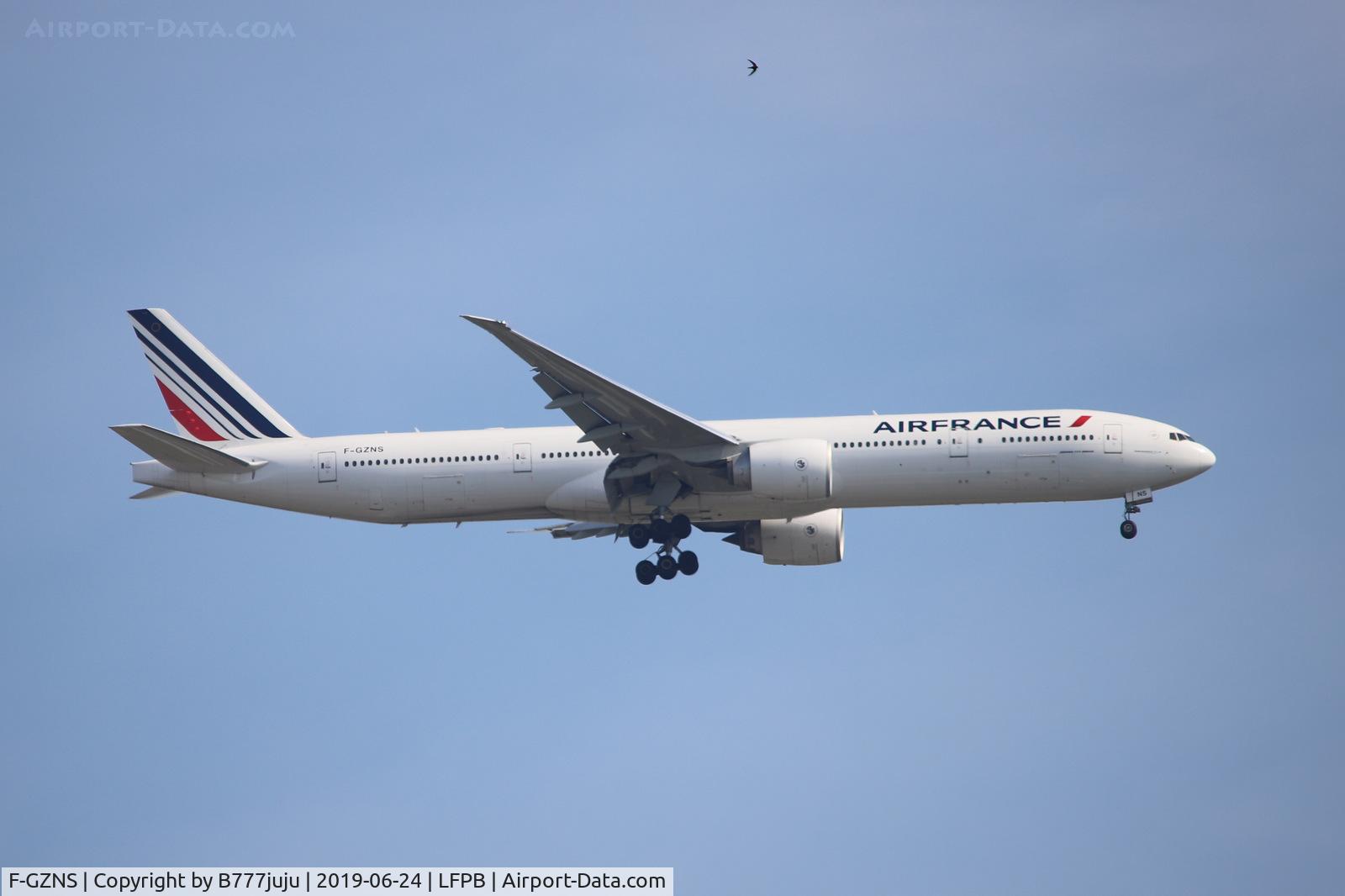F-GZNS, 2015 Boeing 777-328/ER C/N 39970, at CDG