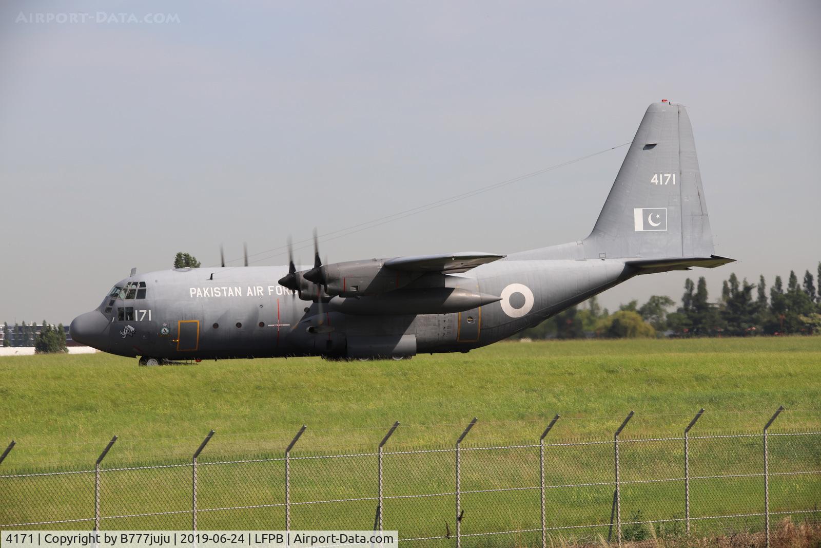 4171, Lockheed C-130E Hercules C/N 382-4171, at Le-Bourget