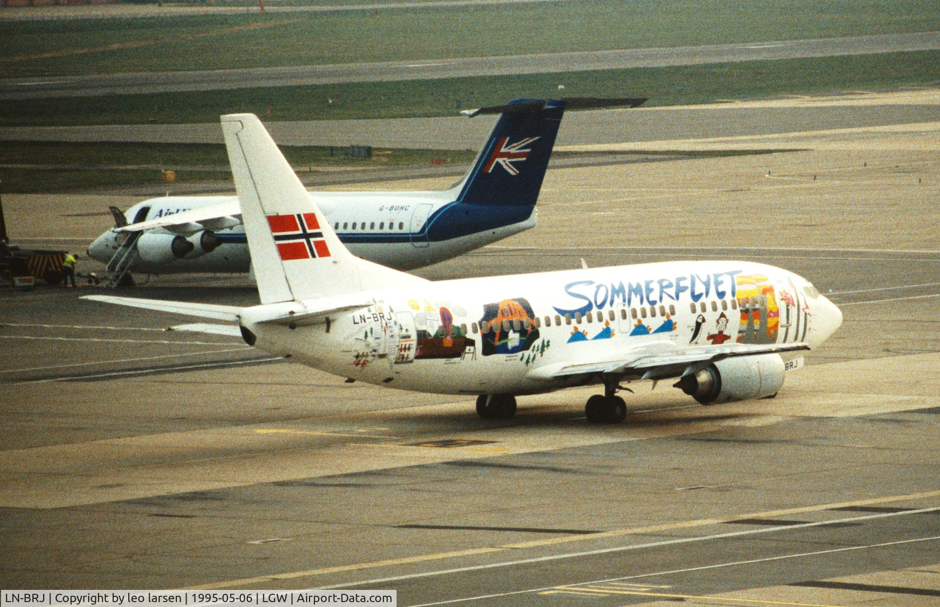 LN-BRJ, 1991 Boeing 737-505 C/N 24273, London Gatwick 6.5.1995